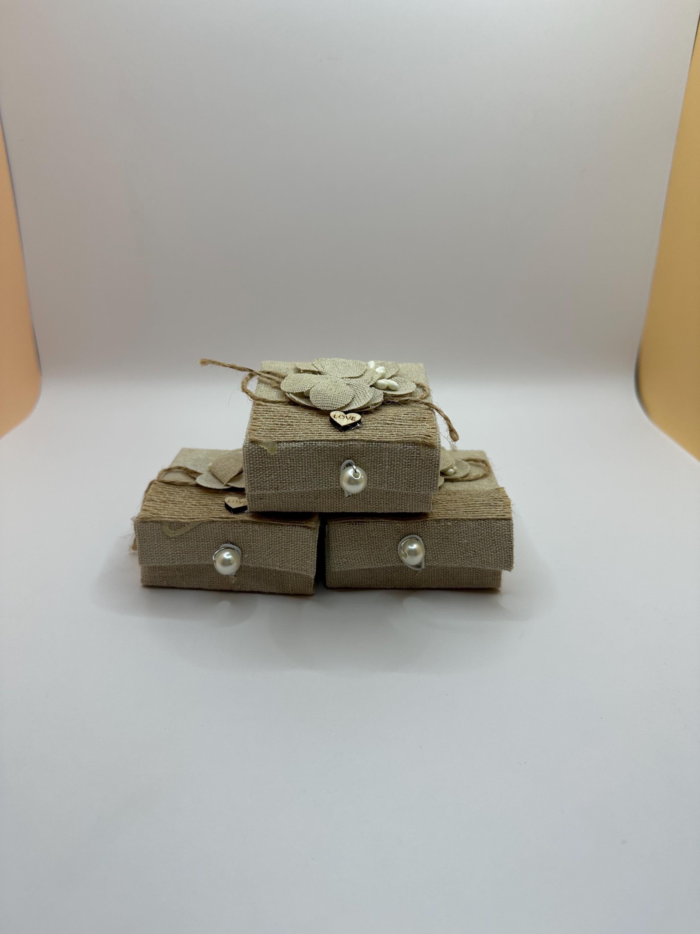 Henna Favor gift box | Comes in a set of 12 | perfect for Henna Party’s, Wedding’s, Bridal showers & more | Candy is not included.